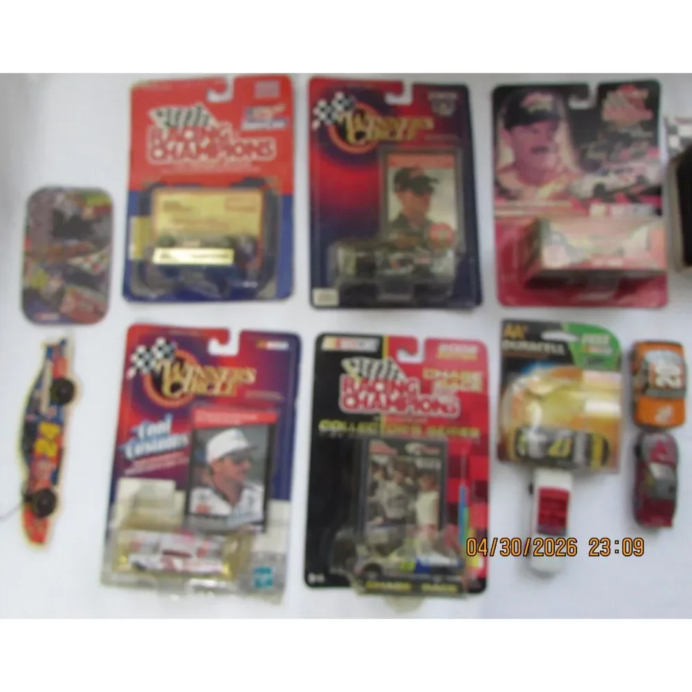 Large lot of Nascar hot wheels Jeff Gordon Dale Earnhart tin box 2002 racing car